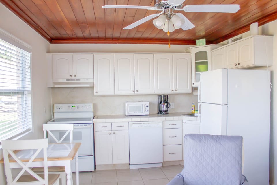 Cottage #3 Kitchen/ Dining