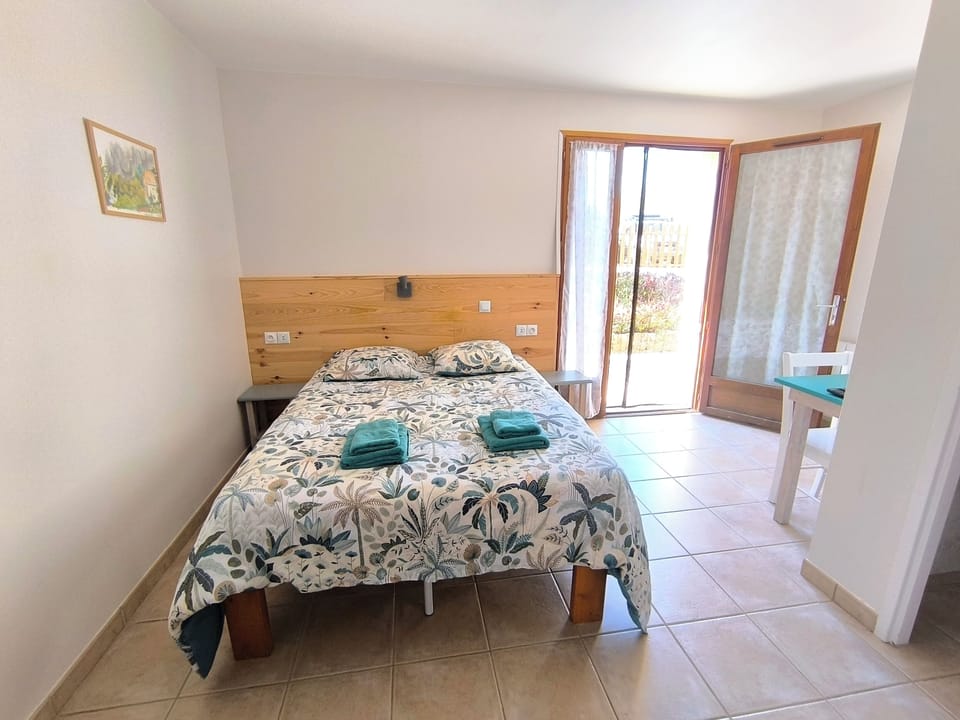 Double Room, Accessible | Individually decorated, individually furnished, desk, soundproofing