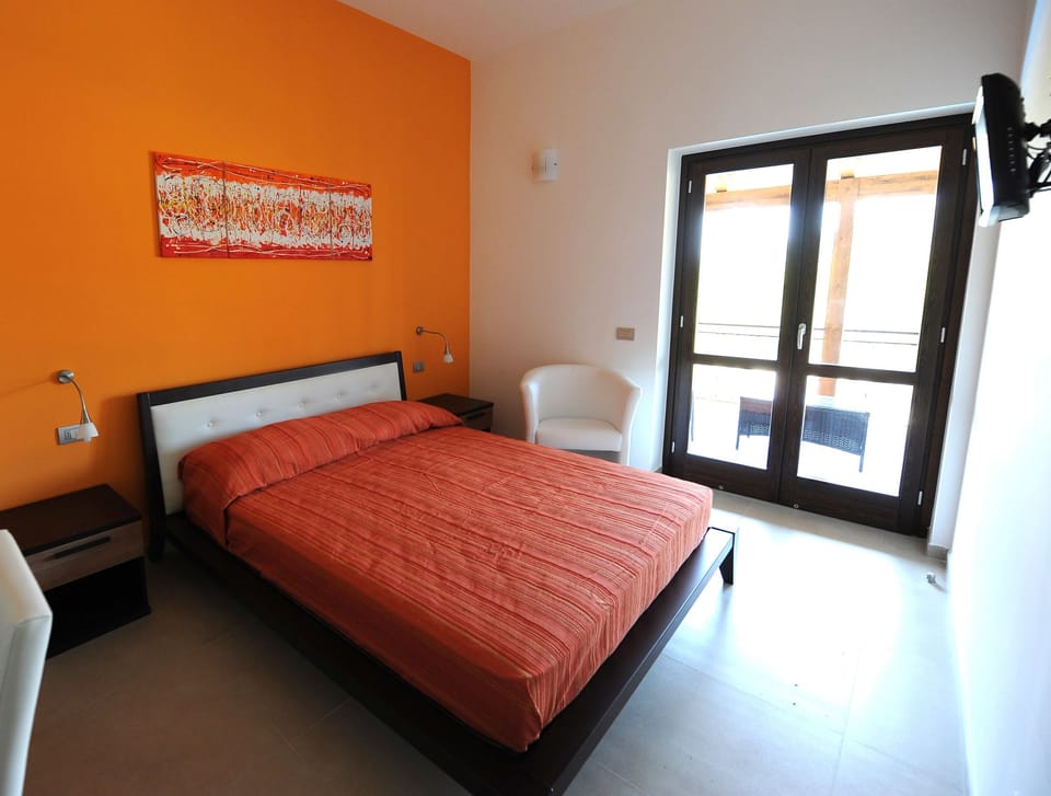 Classic Double Room | In-room safe, desk, cribs/infant beds, rollaway beds