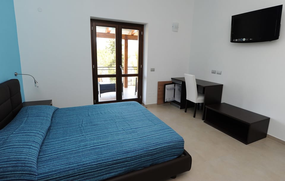 Quadruple Room | In-room safe, desk, cribs/infant beds, rollaway beds