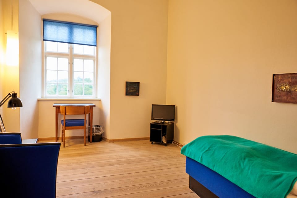 Single Room | Desk, iron/ironing board (on request), WiFi (free)