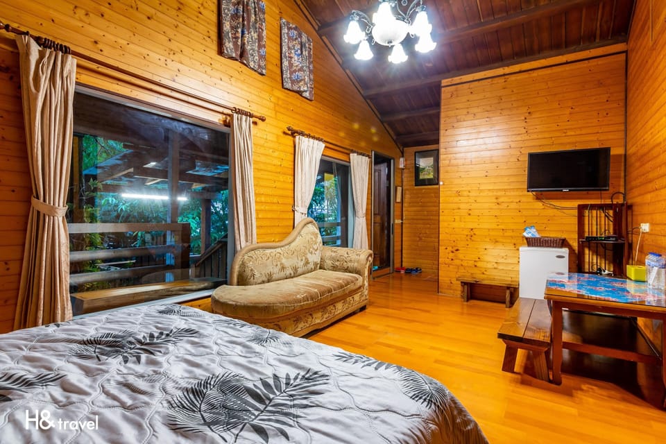 Deluxe Quadruple Room | Desk, free WiFi