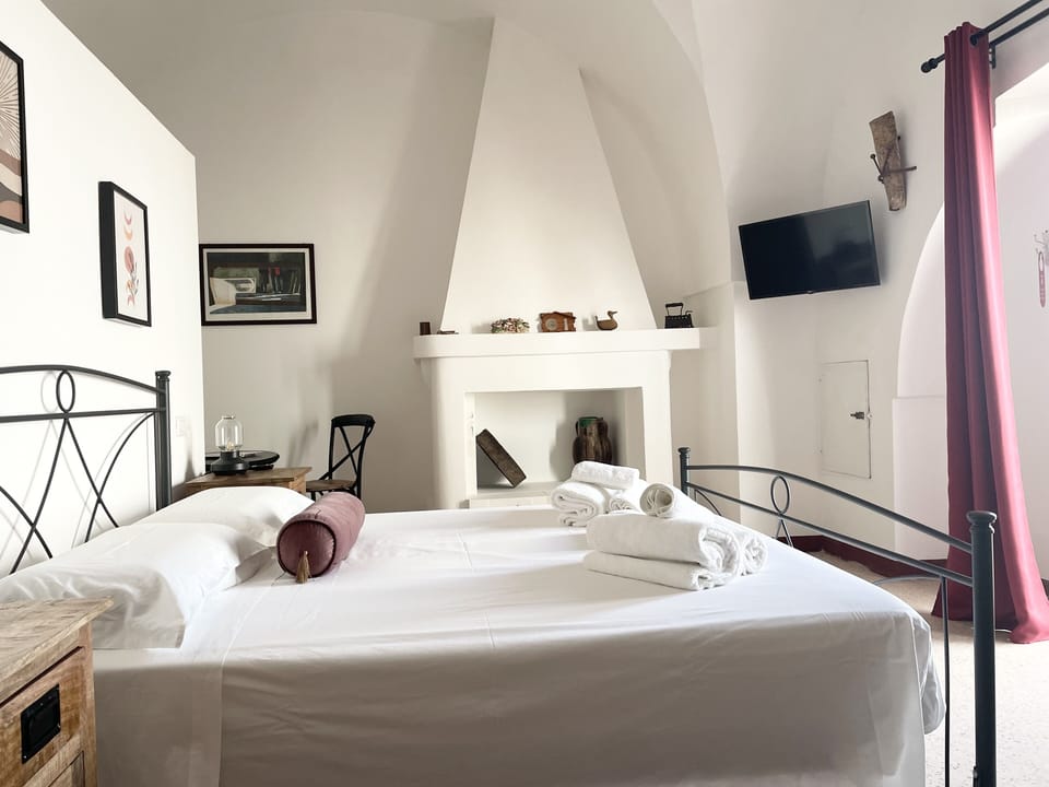 Exclusive Room | Hypo-allergenic bedding, down comforters, pillowtop beds