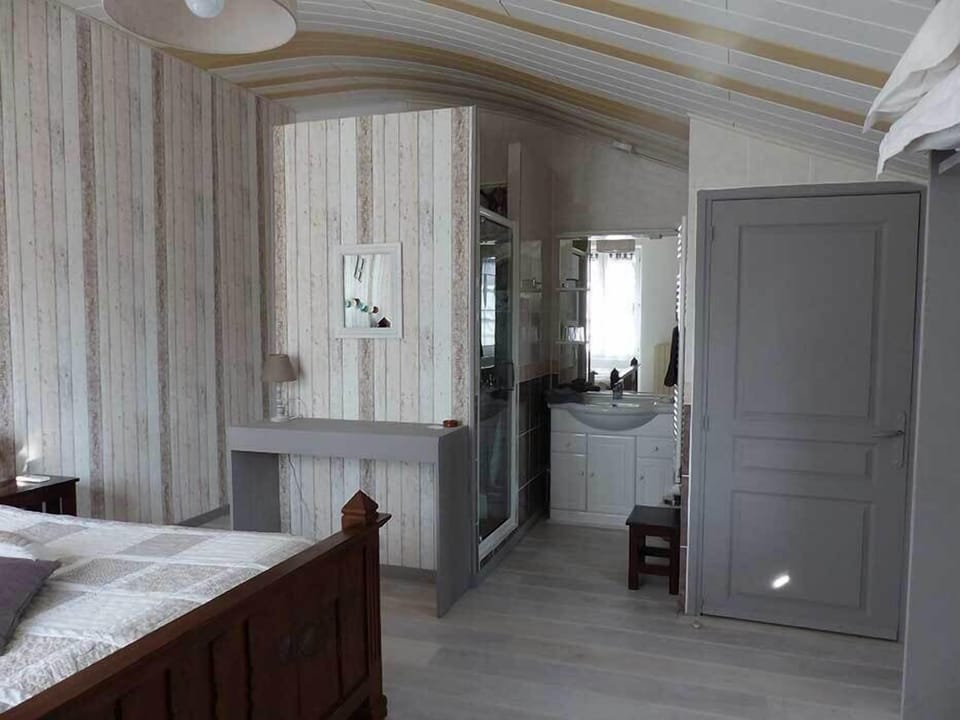 Standard Double Room | Individually decorated, individually furnished, desk, laptop workspace