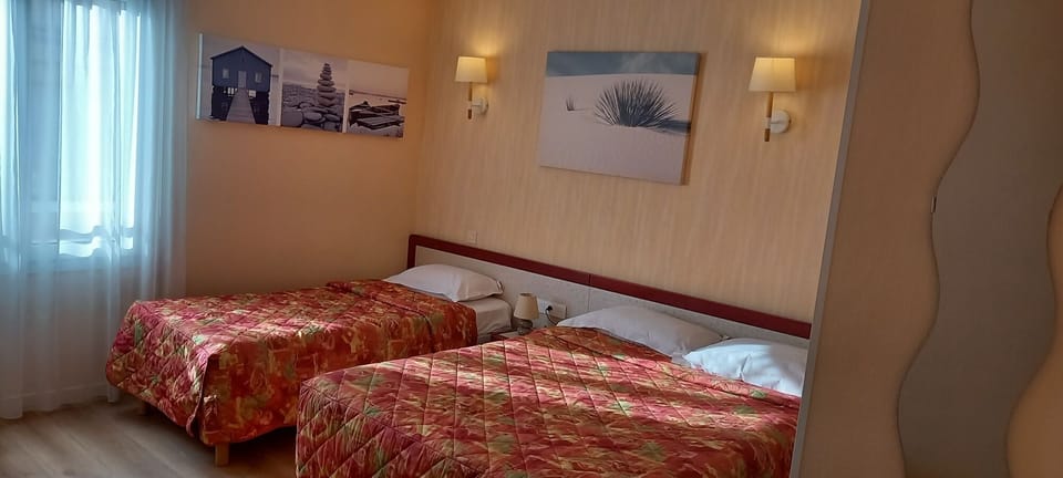 Triple Room | Premium bedding, desk, soundproofing, free WiFi