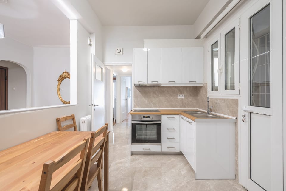 Apartment (Victoria Best Apartments near Metro 3) | Private kitchen | Fridge, oven, stovetop, coffee/tea maker