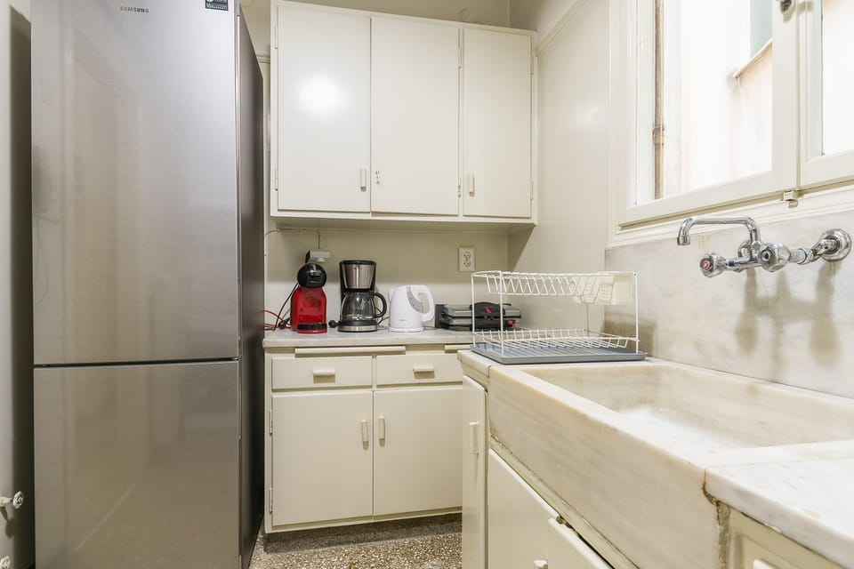 Apartment (Victoria Queens Paradise near Metro) | Private kitchen | Cookware/dishes/utensils