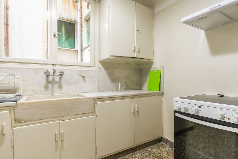 Apartment (Victoria Queens Paradise near Metro) | Private kitchen | Cookware/dishes/utensils