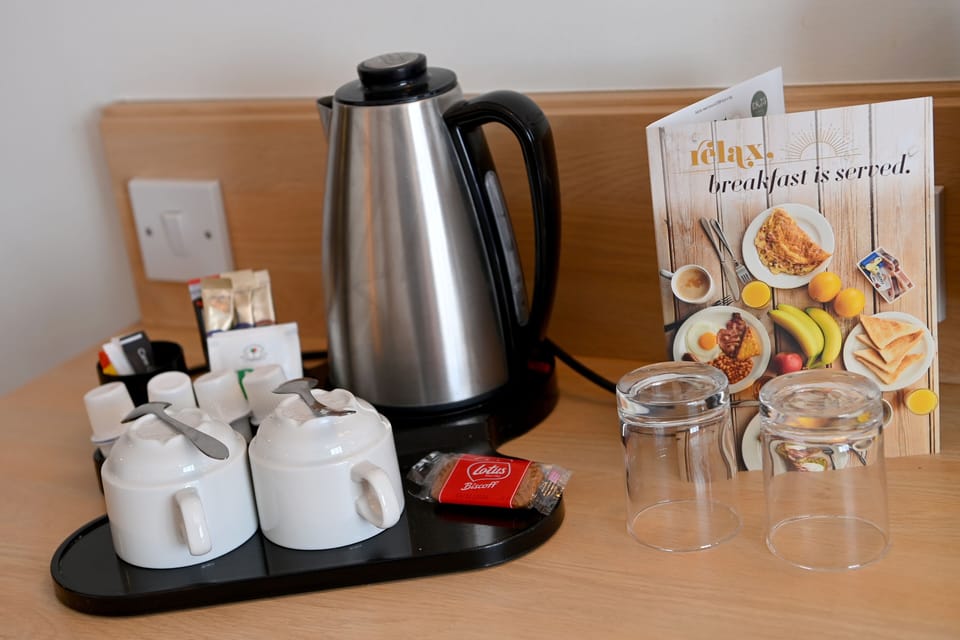 Twin Room | Desk, iron/ironing board, free cribs/infant beds, free WiFi