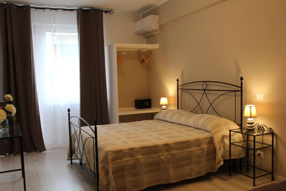 Premium bedding, in-room safe, desk, soundproofing