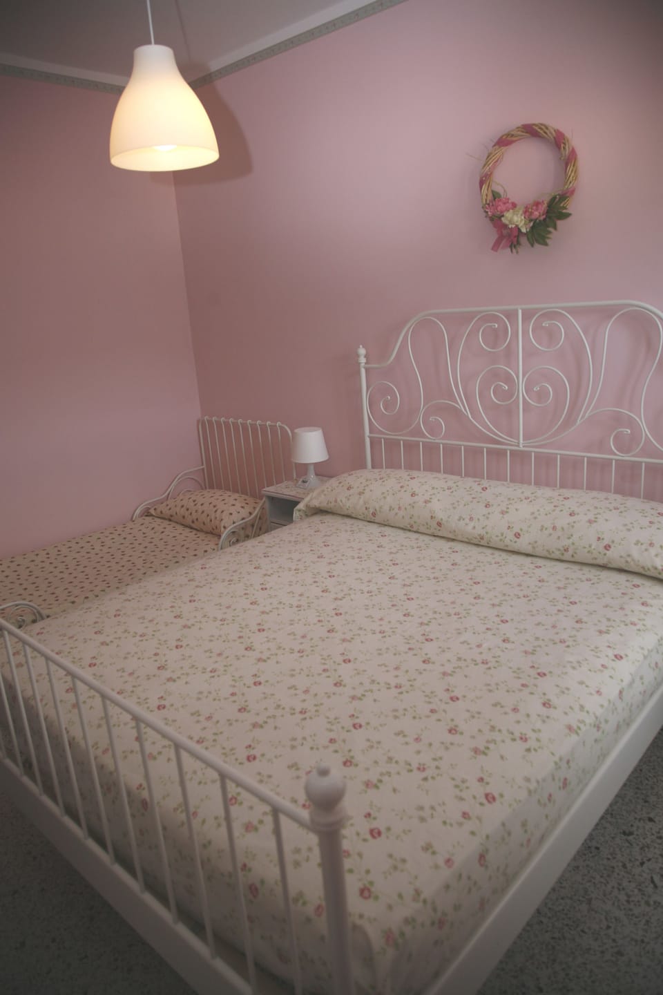 Room, Mountain View | Desk, free cribs/infant beds, free WiFi, bed sheets