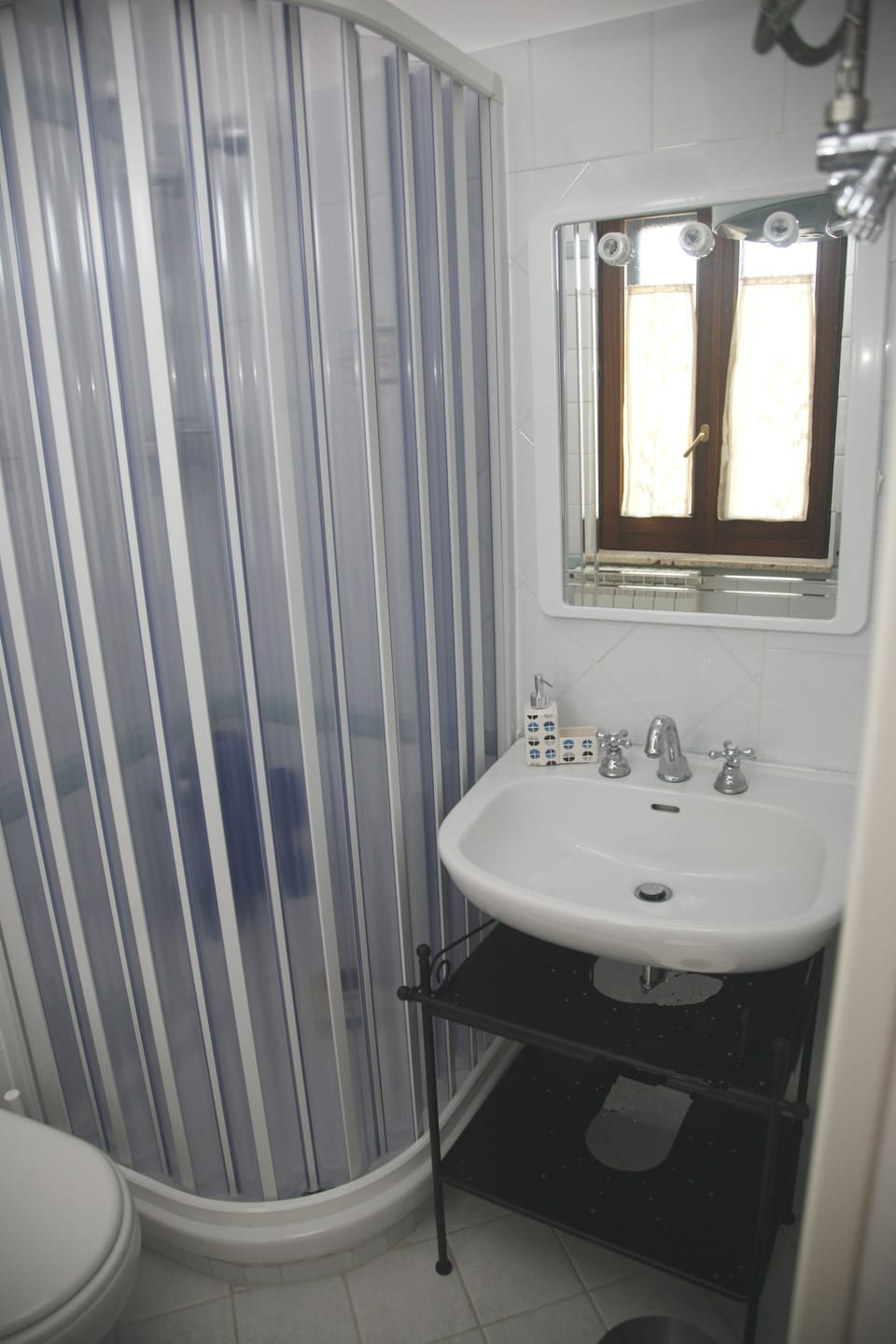 Room, City View | Bathroom | Shower, rainfall showerhead, free toiletries, hair dryer