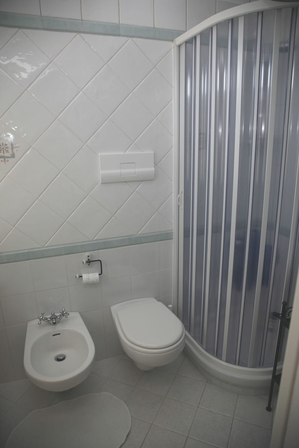 Room, City View | Bathroom | Shower, rainfall showerhead, free toiletries, hair dryer