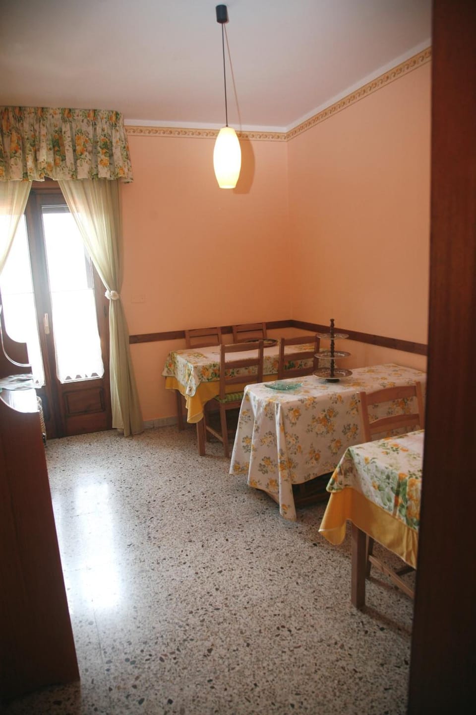 Desk, cribs (free), WiFi (free), bed sheets