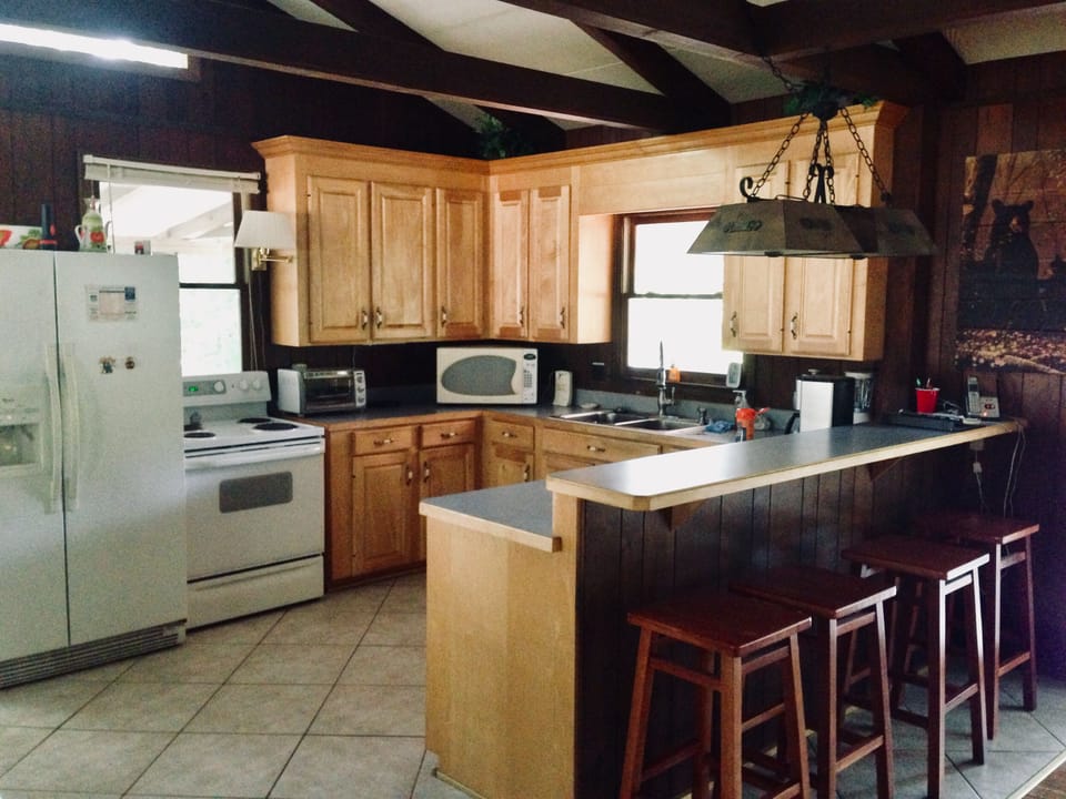 Spacious well stocked kitchen