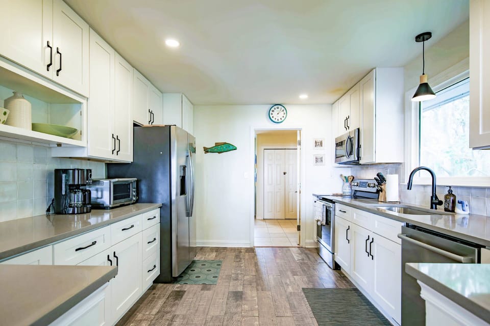 There's plenty of room in the spacious kitchen for your family to prepare their meals.