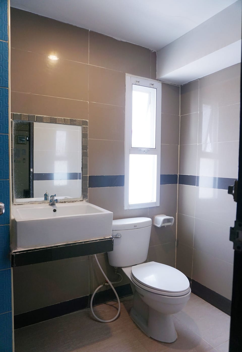 Shower, free toiletries
