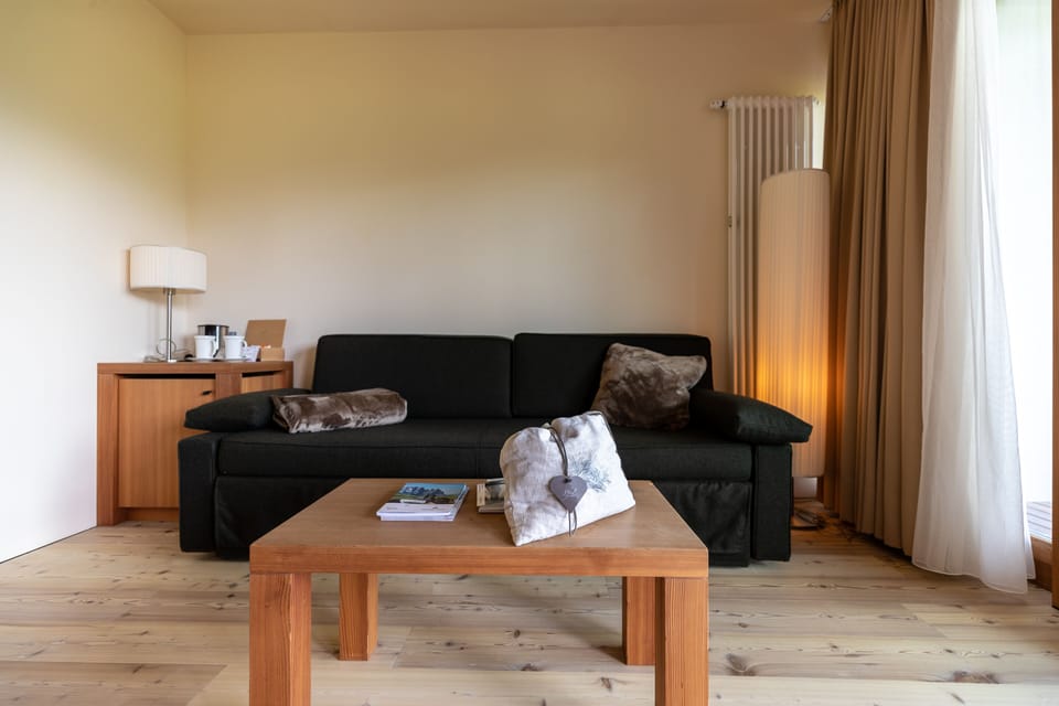 Suite Larice | Hypo-allergenic bedding available, minibar, in-room safe, desk