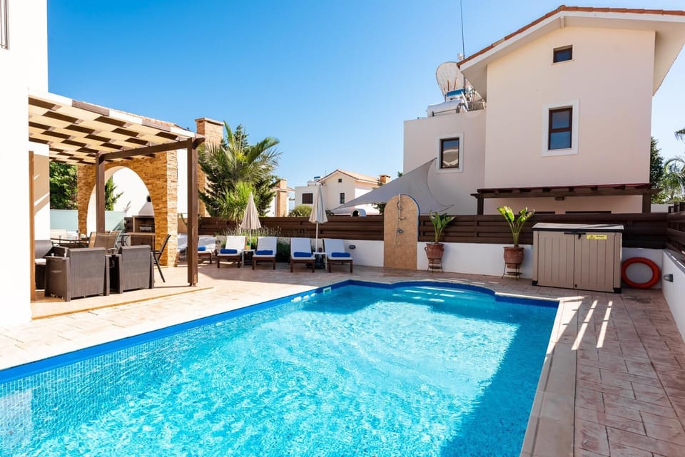 Villa Iris by Ezoria Villas (8111)