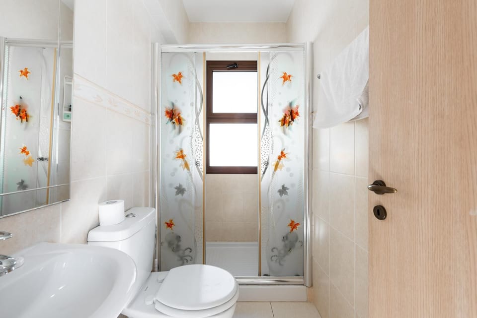 Bedroom 3 shower