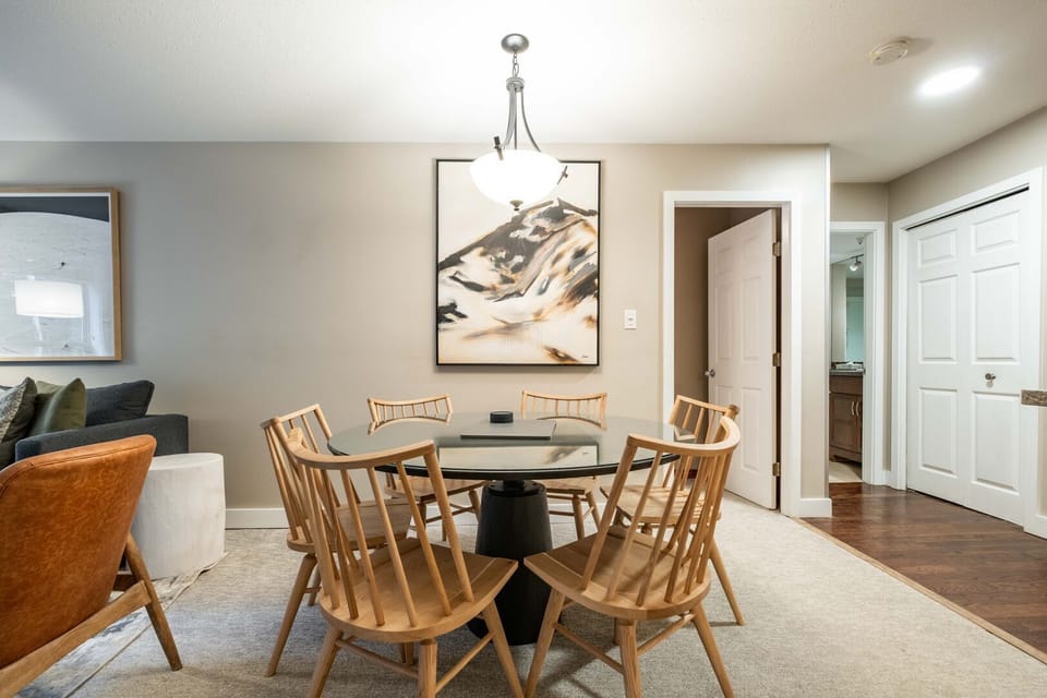 Dining area: Seats six people