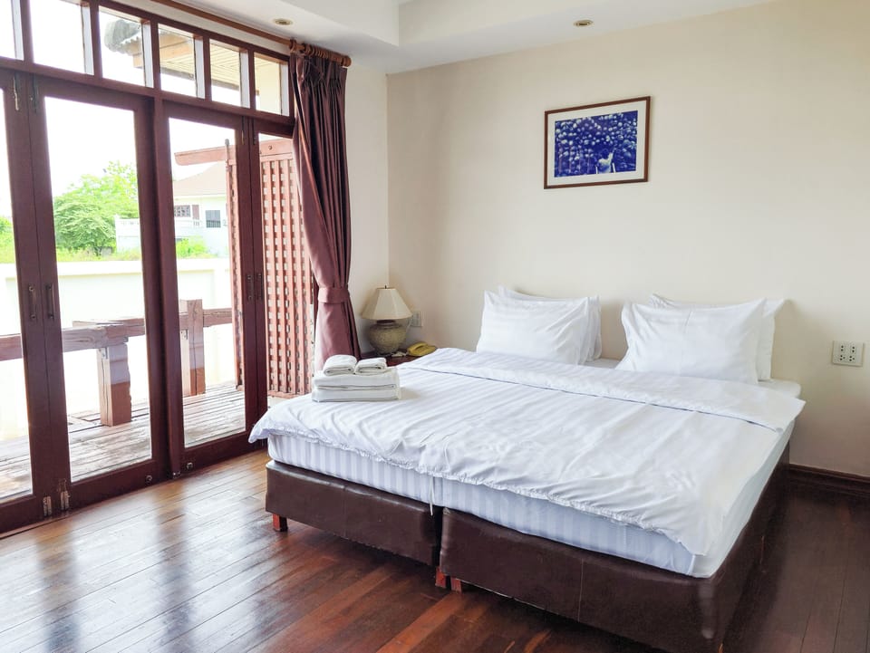 Garden Villa King | Desk, free WiFi, bed sheets
