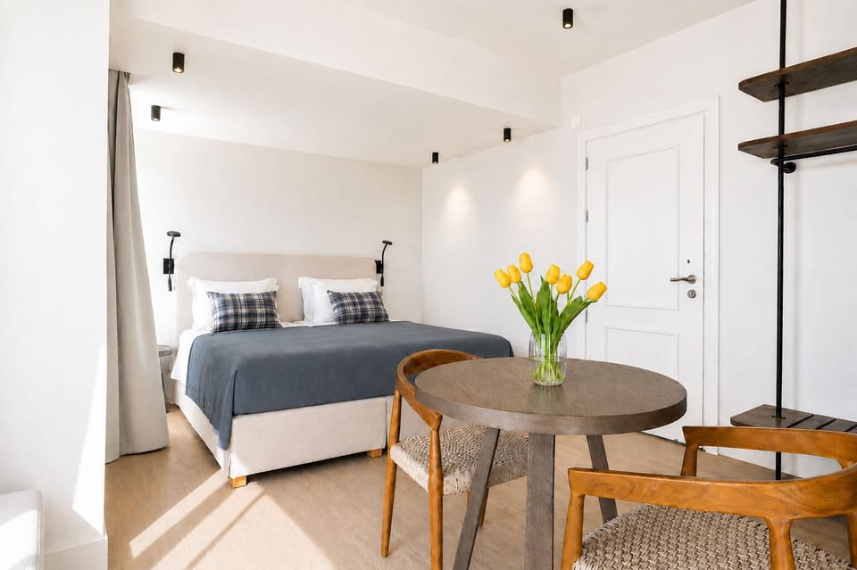 Azure Sea View Suite | Minibar, in-room safe, desk, blackout drapes