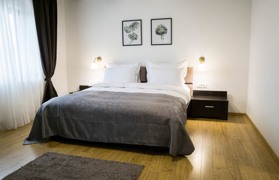 Superior Apartment, 1 King Bed with Sofa bed, Park View | Premium bedding, minibar, in-room safe, desk