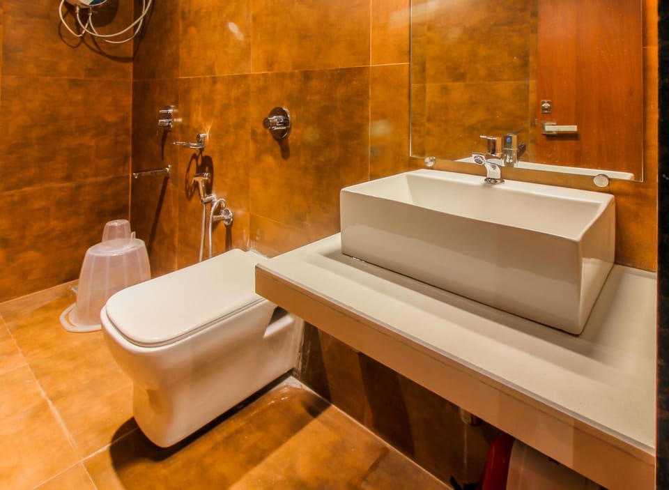 Shower, free toiletries