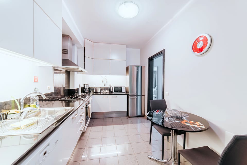 Luxury Apartment, 2 Bedrooms, Ocean View, Sea Facing | Private kitchen | Full-size fridge, microwave, oven, stovetop
