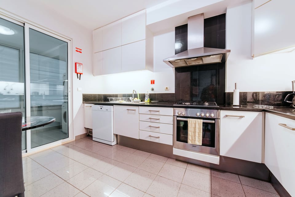 Luxury Apartment, 2 Bedrooms, Ocean View, Sea Facing | Private kitchen | Full-size fridge, microwave, oven, stovetop