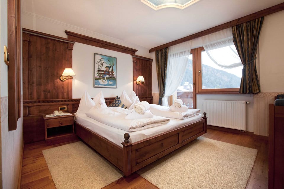 In-room safe, desk, blackout drapes, soundproofing
