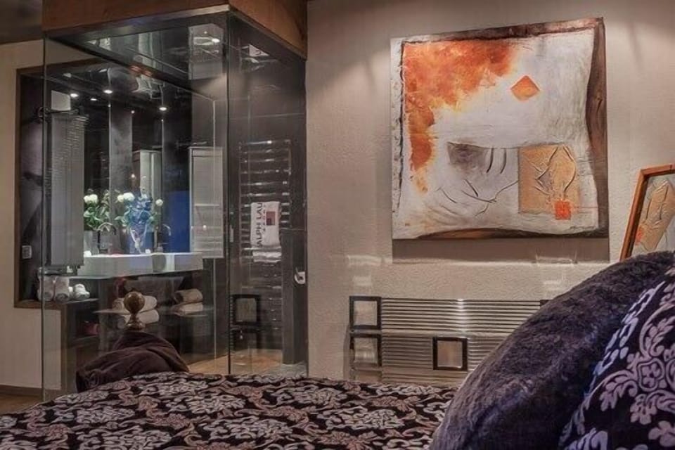 En-suite to master bedroom