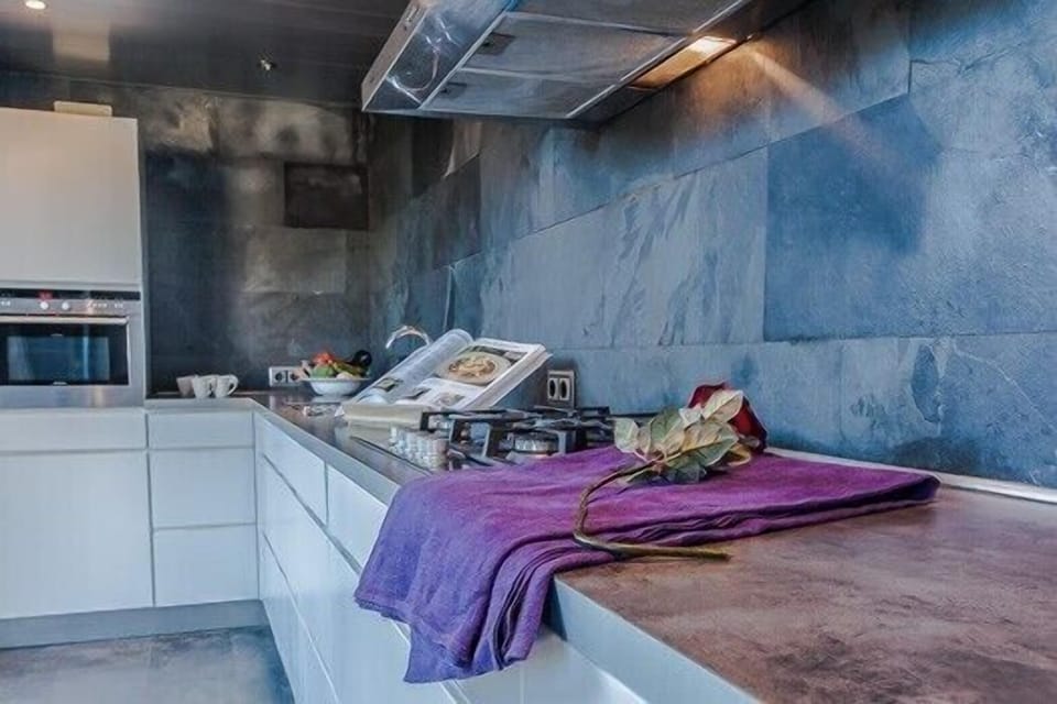 Apartment fully fitted kitchen