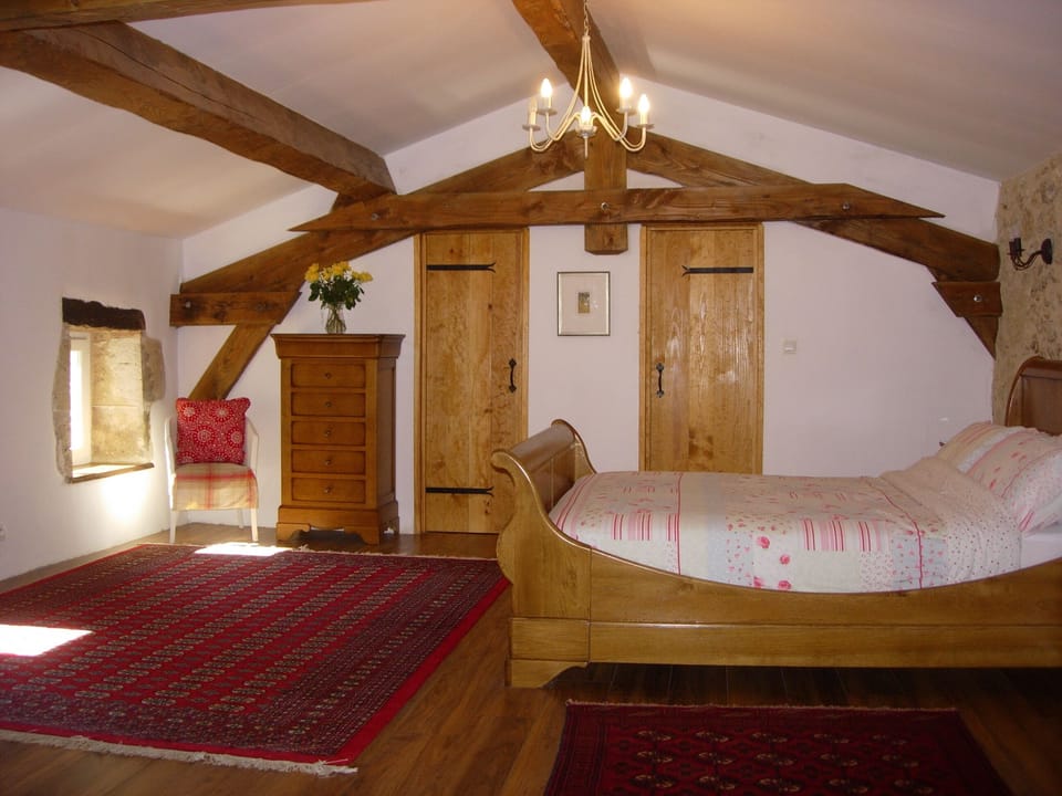 Master Bedroom 1 with kingsize sleighbed and ensuite