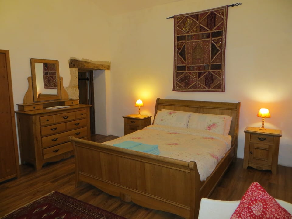 Bedroom 2 with ensuite - Kingsize bed and a single