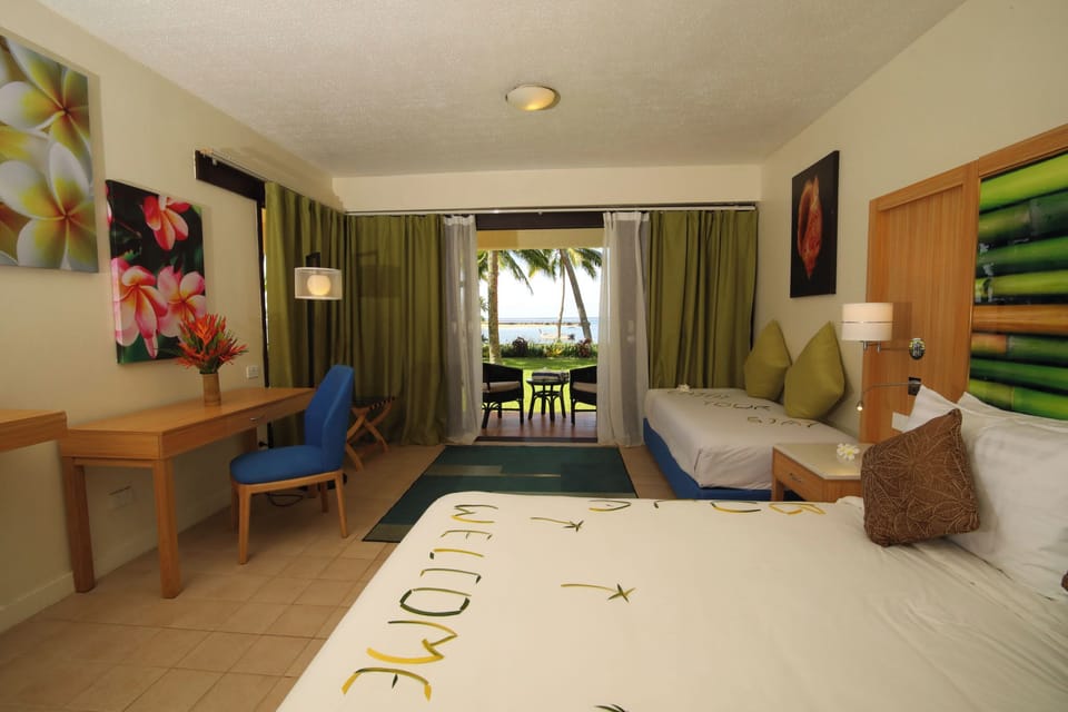 Queen Ocean View | Premium bedding, minibar, in-room safe, desk