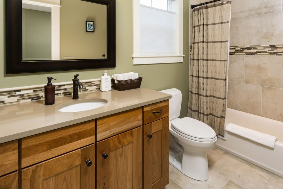 2nd Floor Hall Bath with Shower and Bath Tub. 