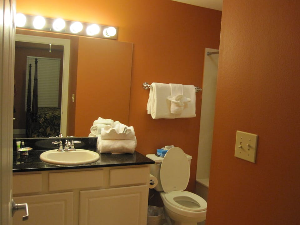 Full Bath at Master Bedroom