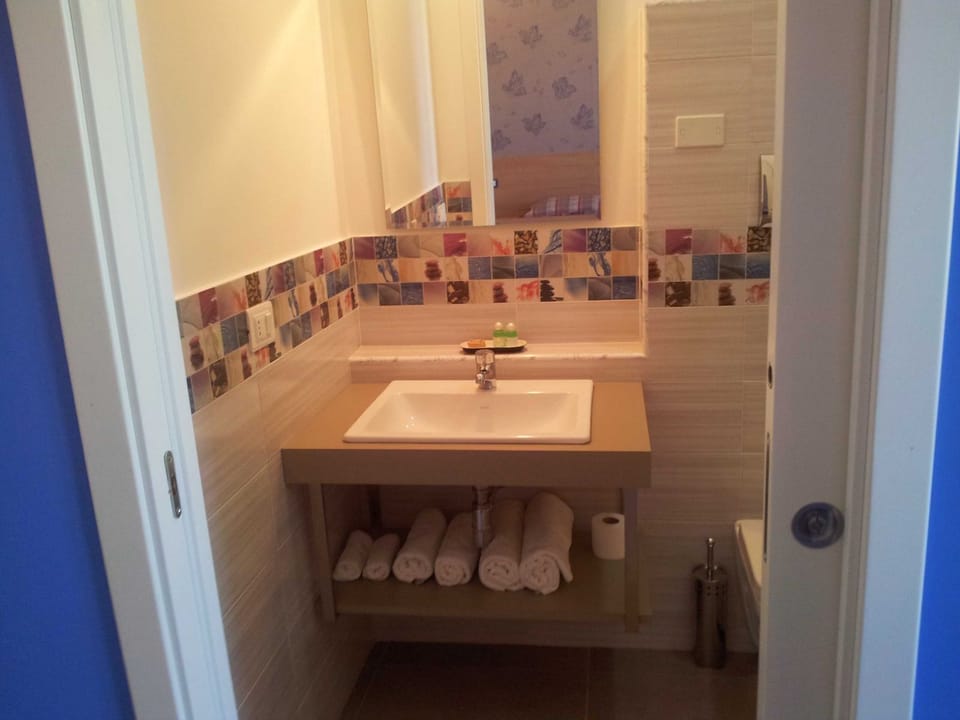 Triple Room | Bathroom | Shower, towels