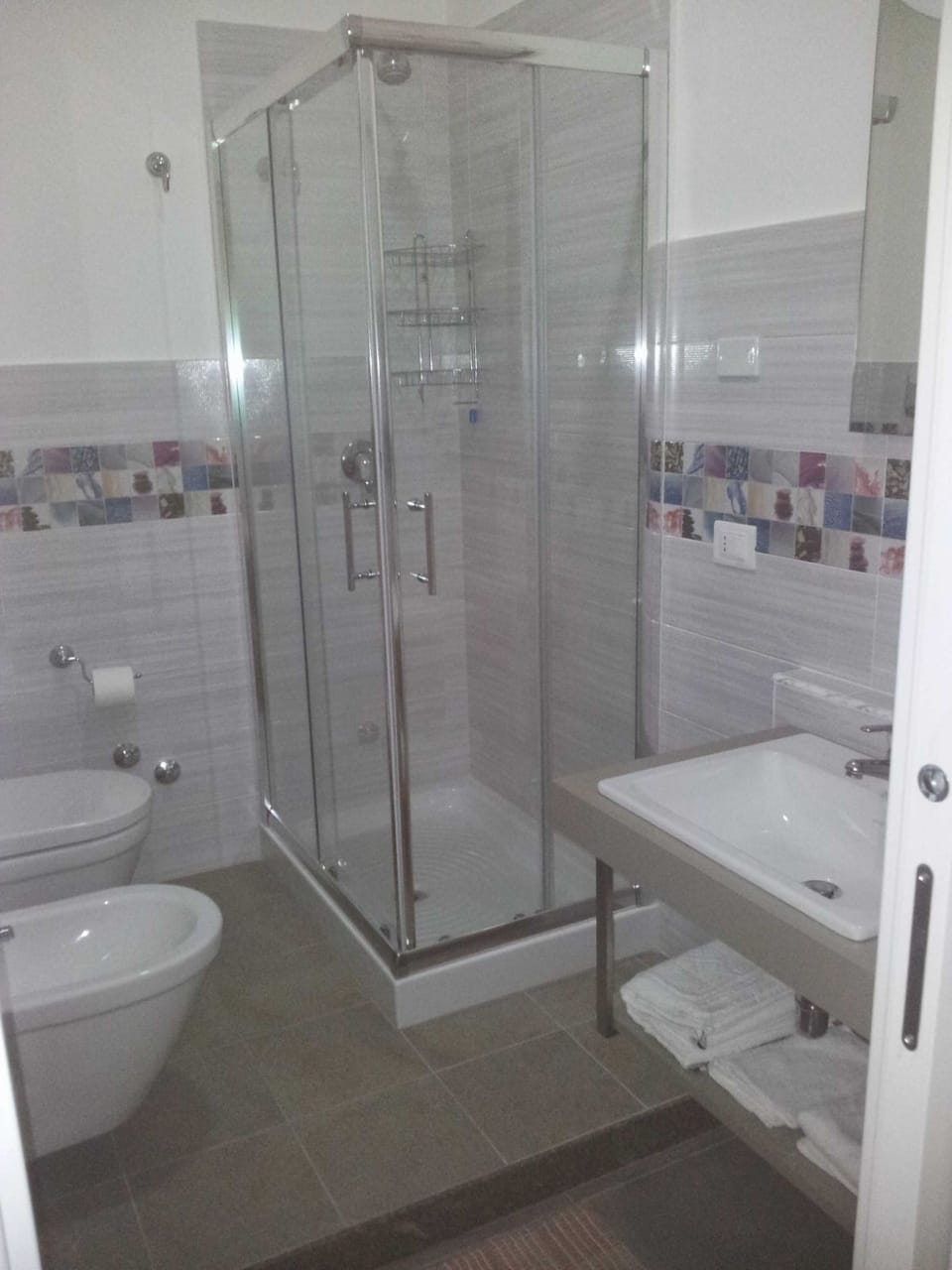 Shower, towels