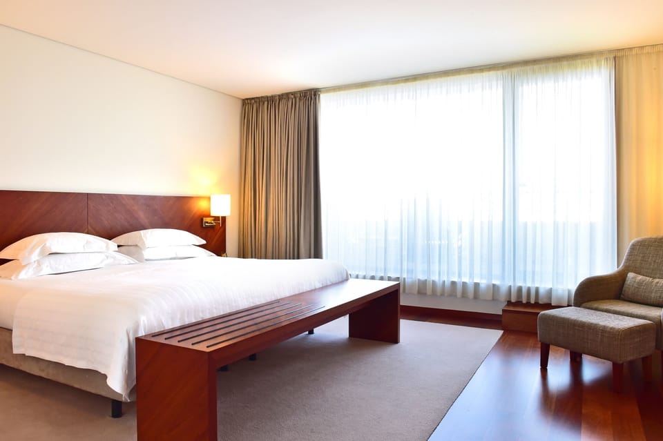 Superior Double or Twin Room | Minibar, in-room safe, desk, soundproofing