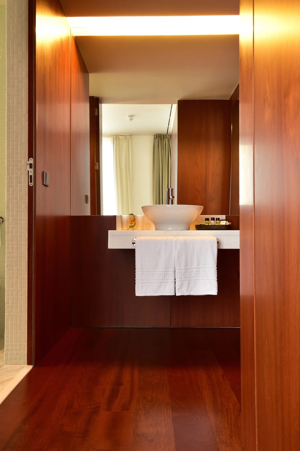 Suite (Special) | Bathroom | Bathtub, eco-friendly toiletries, hair dryer, bidet