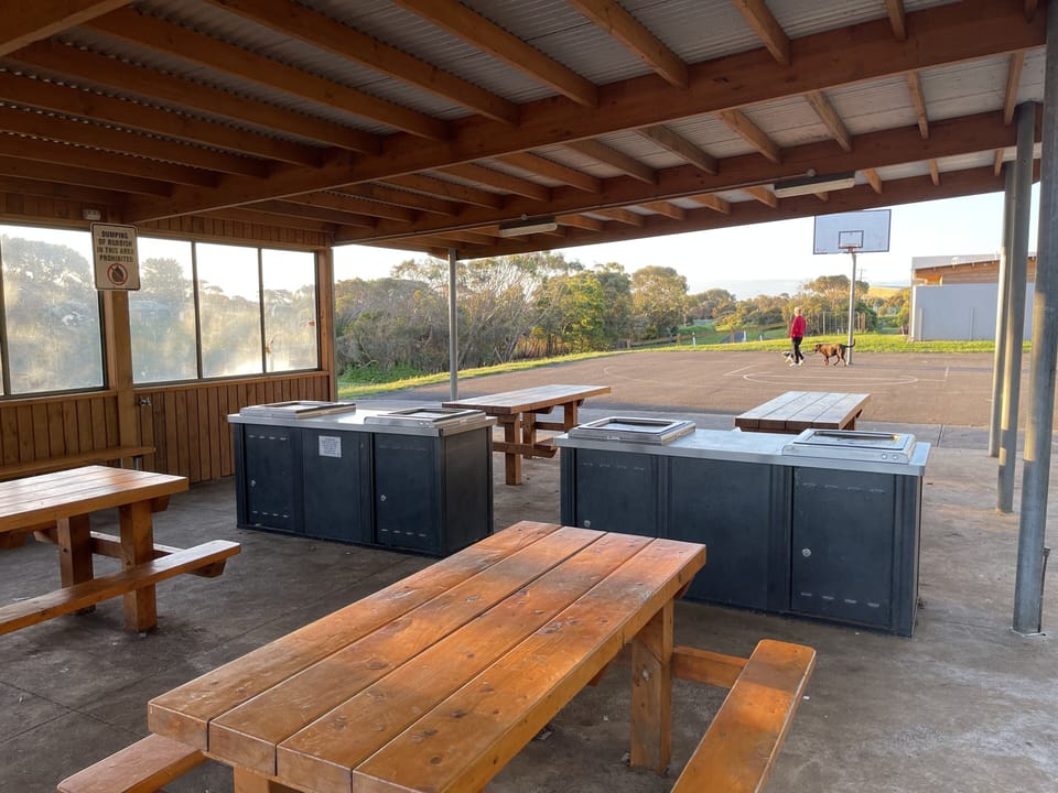 GG Payne Reserve BBQ area
5 min walk from Austral Place 88