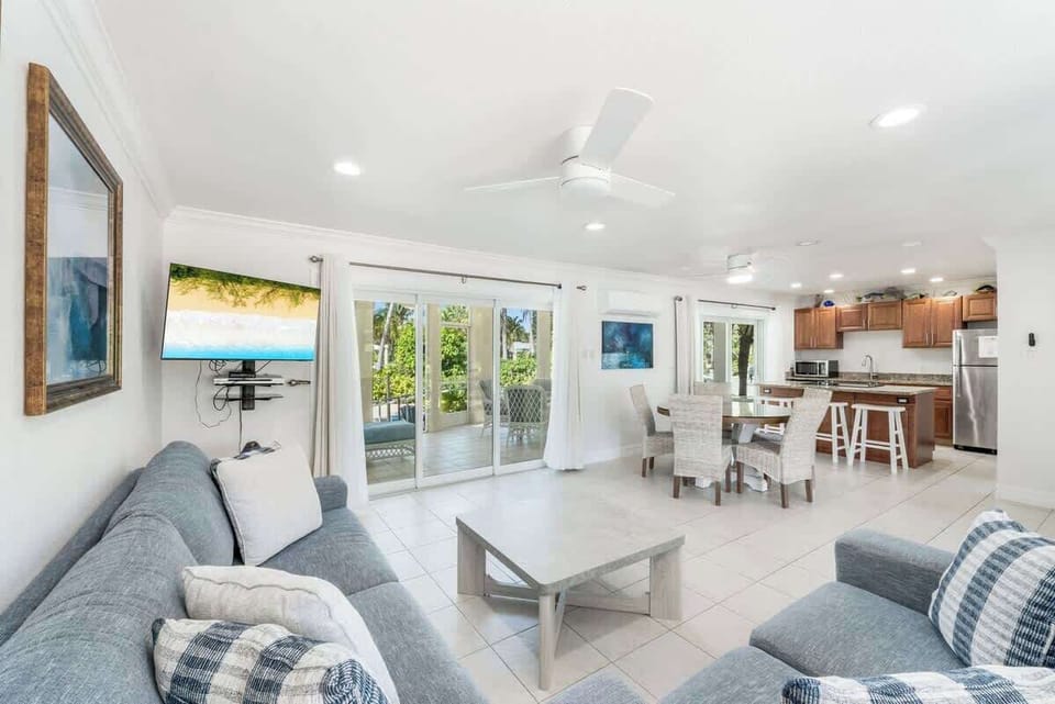 Island House #12 - Living Area