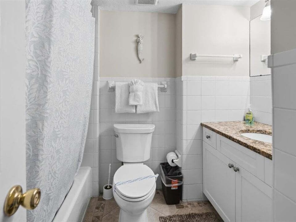 bathroom with tub shower
