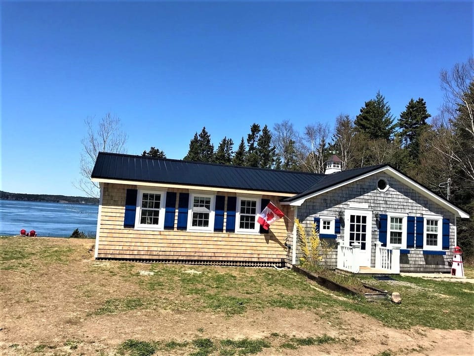 Starfish Cottage by the sea with new Master bedroom