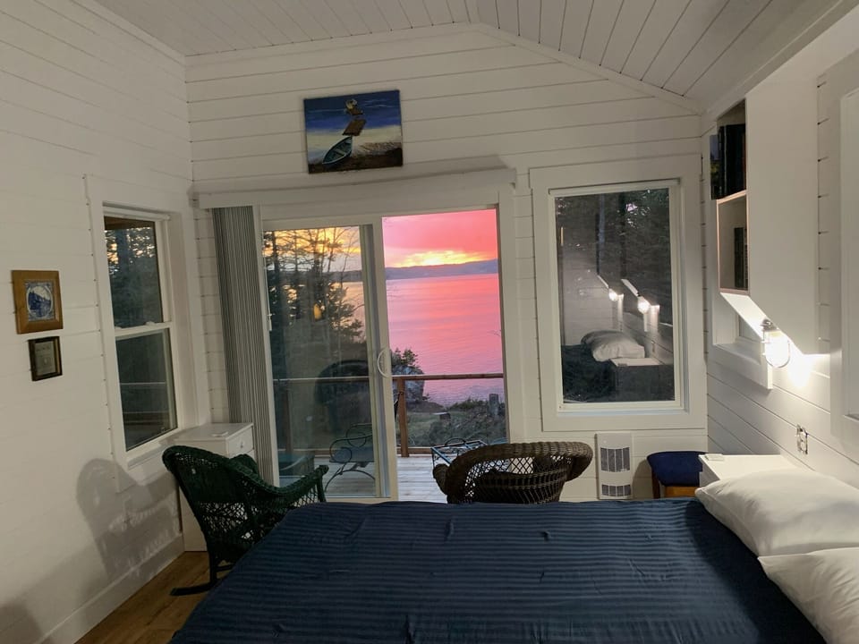 NEW IN 2023 OCEANFRONT MASTER BEDROOM!!  AMAZING SUNSETS FROM MOST EVERY ROOM!