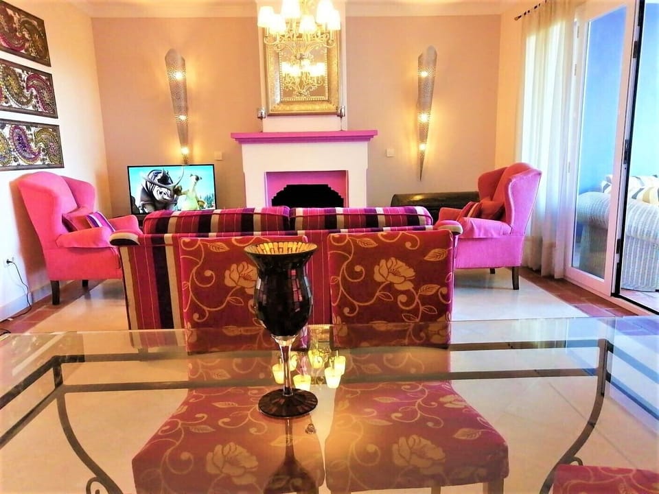 Main bedroom with double bed, sea view