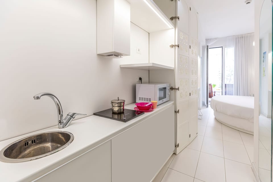 Double Room, Hot Tub | Private kitchen